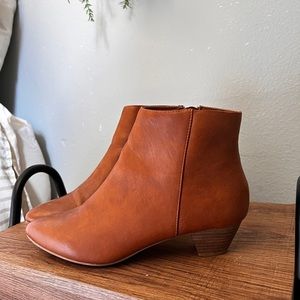 ModCloth sleek status brown ankle boot size 9